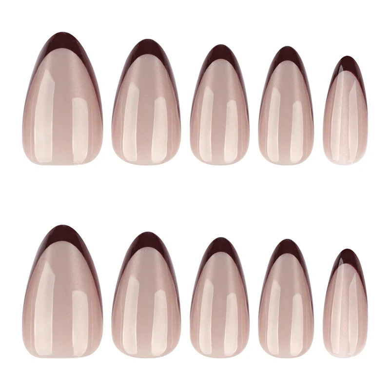 Künstliche Nagelkunst mit elegantem French-Tip Karnz