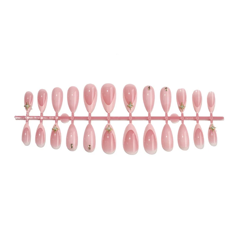 Künstliche Nagel-Kreationen mit eleganten Blumendetails Karnz