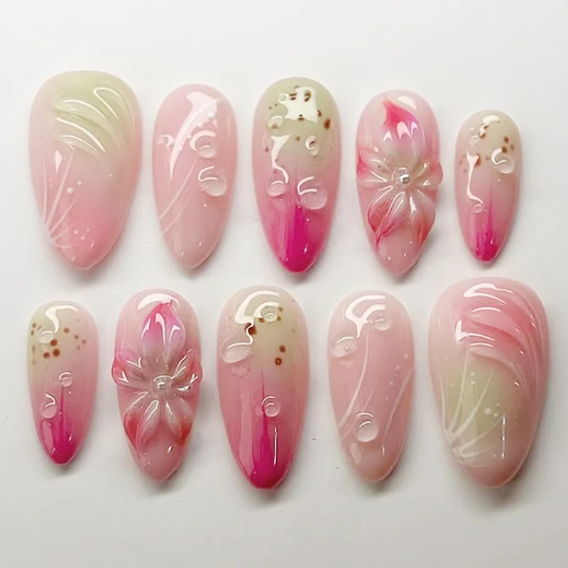 Künstlerisches Nagelset im floralen Design Karnz