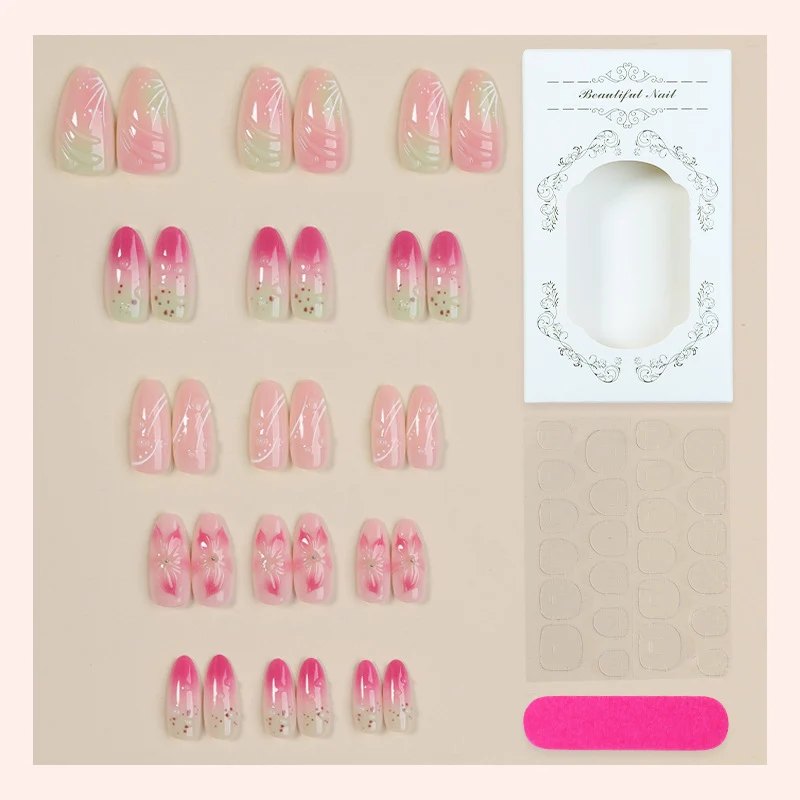Künstlerisches Nagelset im floralen Design Karnz