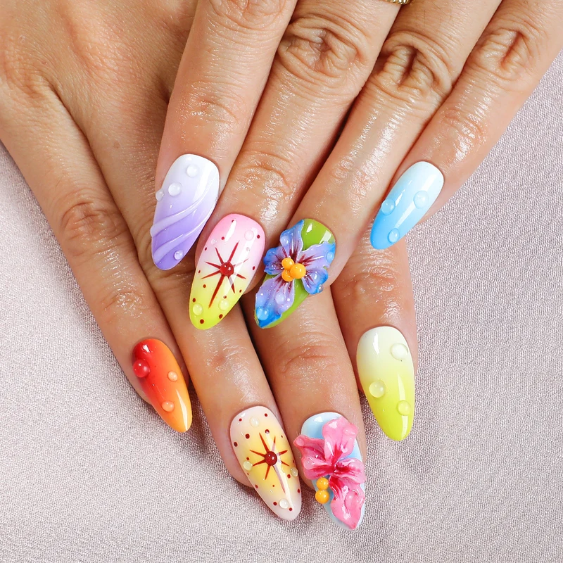 Kreatives Nagelset mit handgefertigten Blumenelementen Karnz