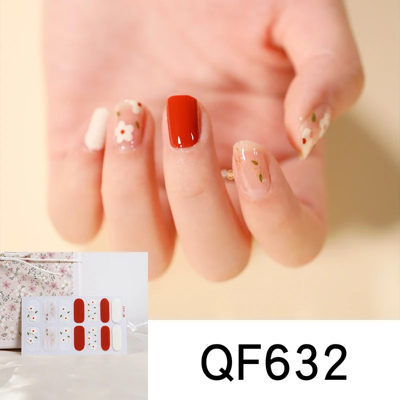 Künstliche Nagelgestaltung mit Herz-Motiv Karnz