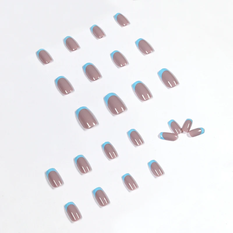 Künstliche Nägel mit kreativem French-Tip Design Karnz
