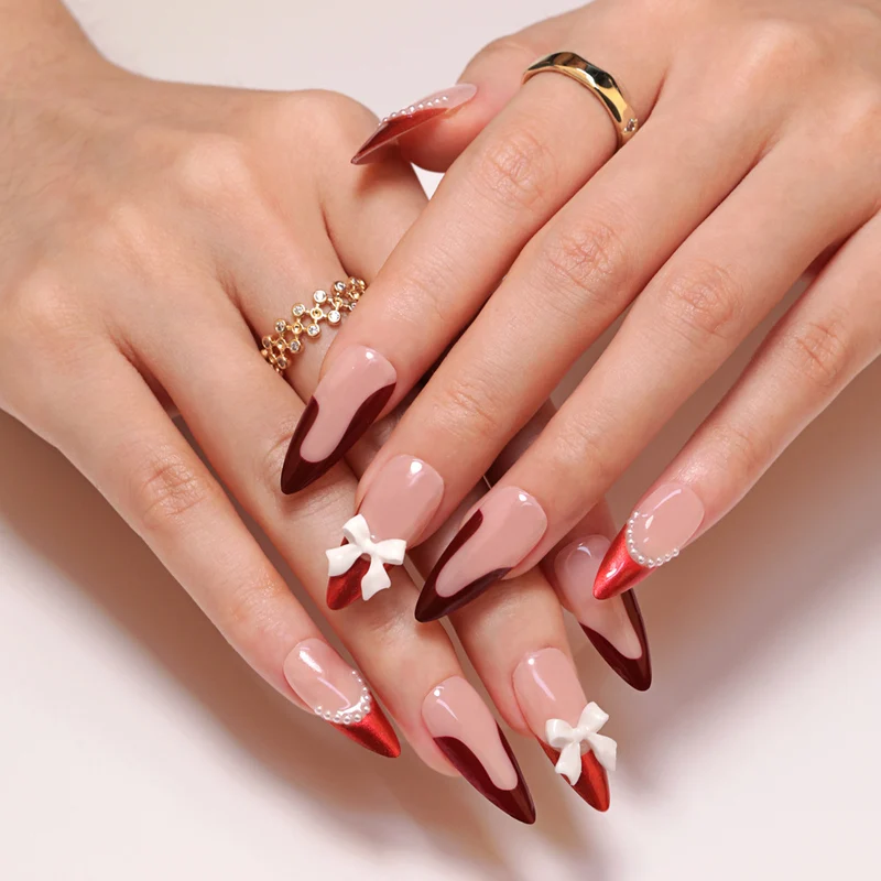 Künstliche Acryl-Nägel mit detailreichen Blütenakzenten Karnz