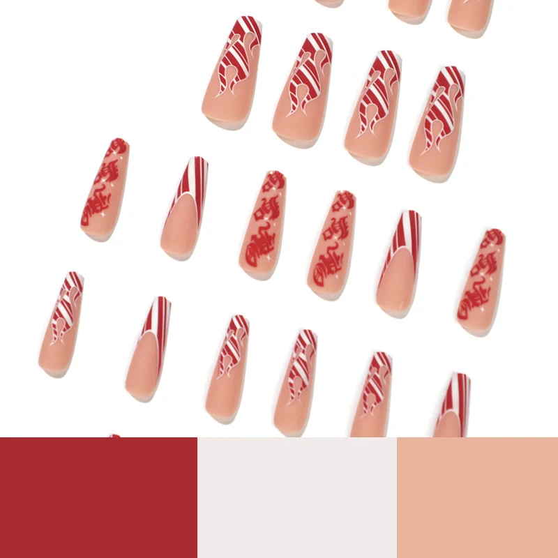 Künstlerische Nagelverlängerungen im festlichen Design Karnz