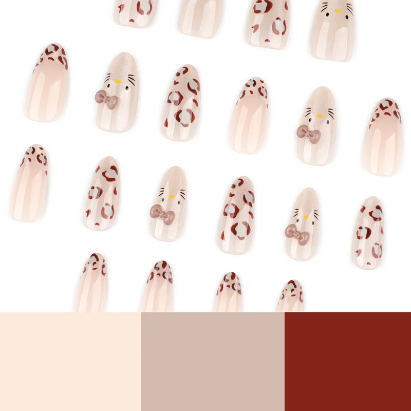 Kreative Nagelkunst mit niedlichem Katzenmotiv und Glitzerakzenten Karnz