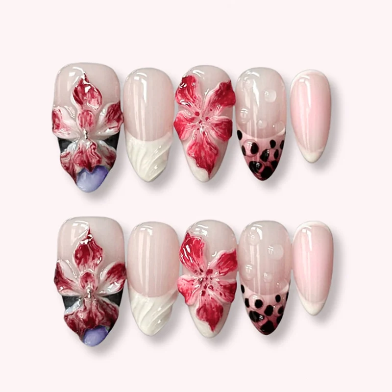 Kreatives Nageldesignset mit eleganten Blumen- und Leopardenelementen Karnz