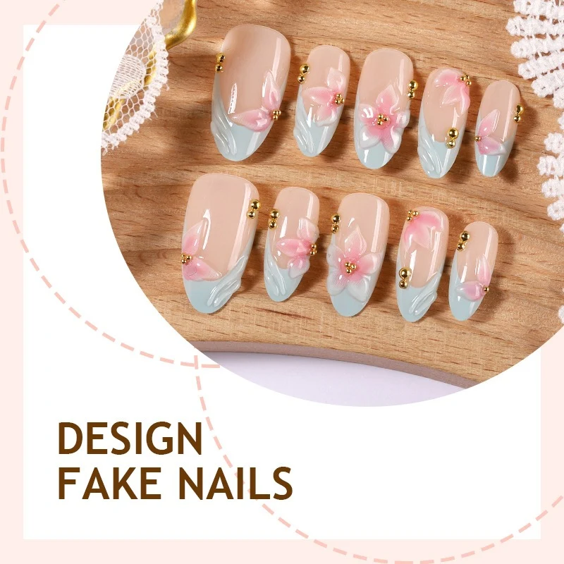 Kreatives Kunstnagelset mit zarten Blüten-Design und Glitzerakzenten Karnz
