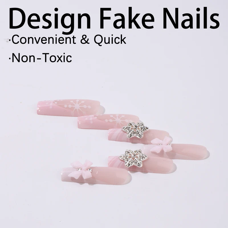 Kreatives Kunstnagelset mit zarten Blumen- und Glitzerakzenten Karnz