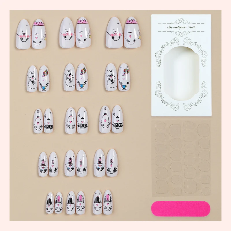 Kreatives Kunstnagelset mit verspielten Designs Karnz