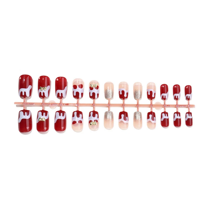 Kreatives Kunstnagelset mit verspieltem Zuckerguss-Design Karnz