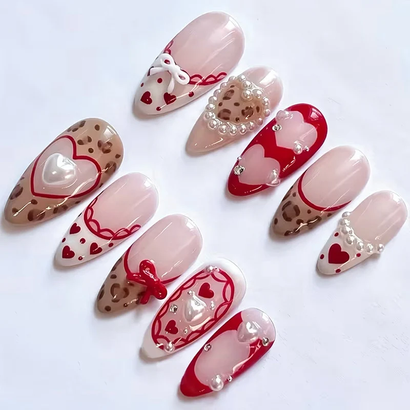 Kreatives Kunstnagelset mit süßen Herz- und Schleifenmotiven Karnz