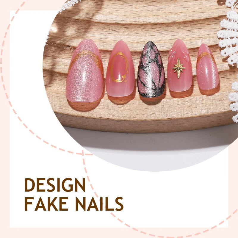 Kreatives Kunstnagelset mit rhinestones und glitzernden Akzenten Karnz
