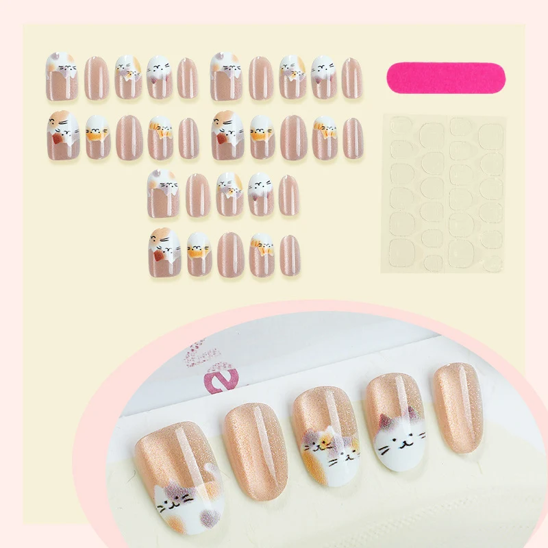 Kreatives Kunstnagelset mit niedlichen Tiermotiven und Glitzerakzenten Karnz