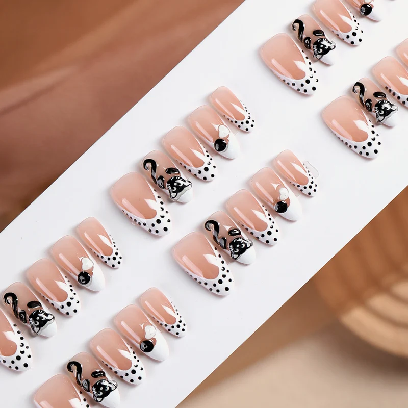 Kreatives Kunstnagelset mit niedlichen Tiermotiven Karnz
