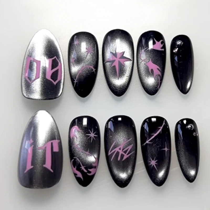 Kreatives Kunstnagelset mit mystischen Designs Karnz
