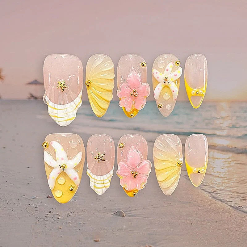 kreatives Kunstnagelset mit maritimen Motiven und funkelnden Akzenten Karnz