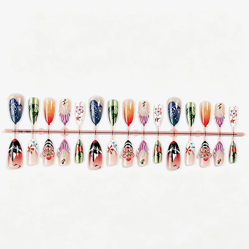 Kreatives Kunstnagelset mit maritimen Motiven Karnz