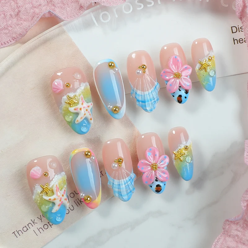 Kreatives Kunstnagelset mit maritimem Design Karnz