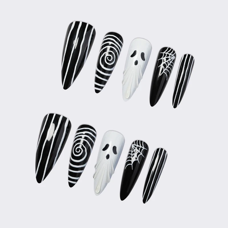 Kreatives Kunstnagelset mit gruseligen Motiven Karnz