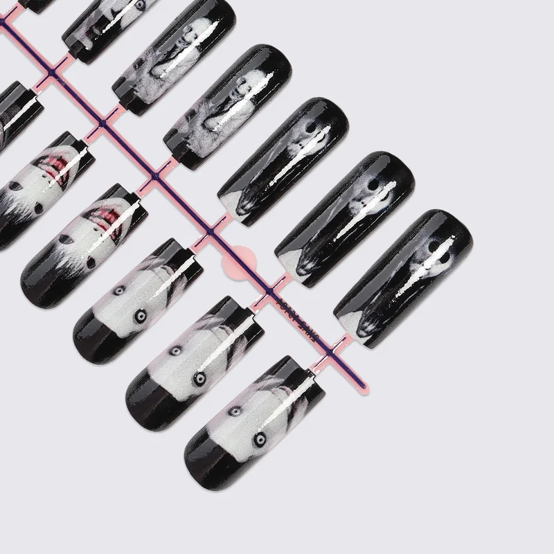 Kreatives Kunstnagelset mit gruseligen Designmotiven Karnz