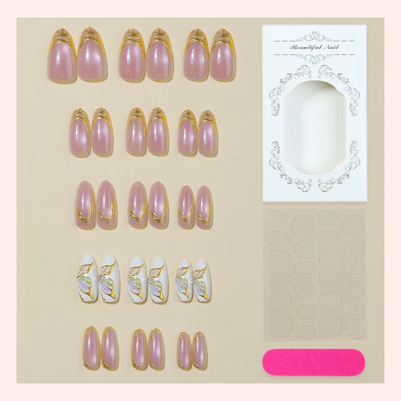 Kreatives Kunstnagelset mit Glitzer- und Spitzenakzenten Karnz