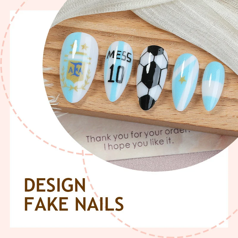 Kreatives Kunstnagelset mit Fußball-Thema Karnz
