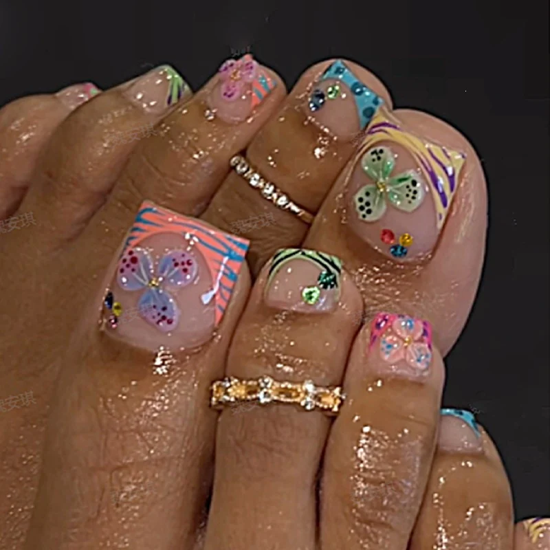Kreatives Kunstnagelset mit fröhlichen Schmetterlingsmotiven Karnz