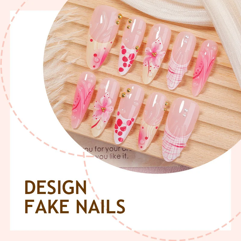 Kreatives Kunstnagelset mit floralen und glitzernden Akzenten Karnz