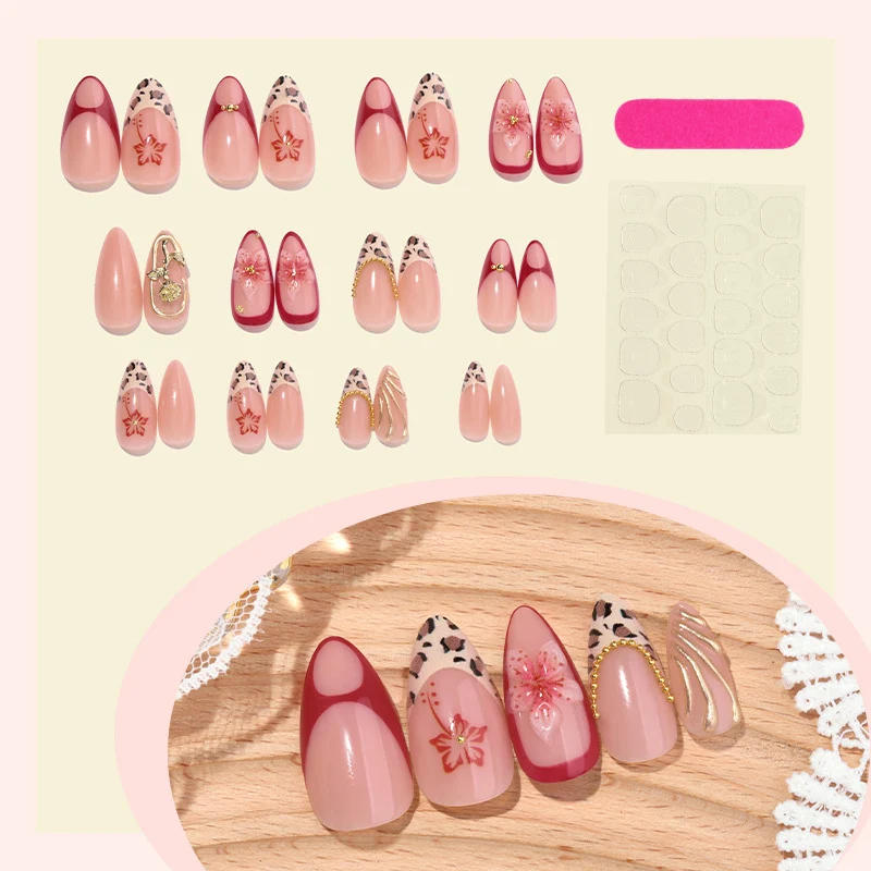 Kreatives Kunstnagelset mit floralen und eleganten Designs Karnz