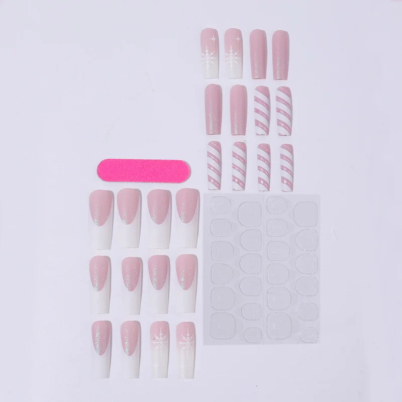 Kreatives Kunstnagelset mit festlichem Zuckerstangen-Design und glitzernden Akzenten Karnz