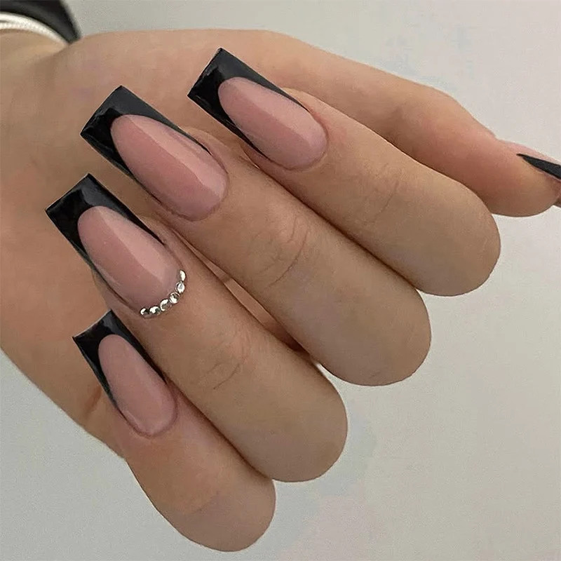 Kreatives Kunstnagelset mit eleganten Schwarz-Pink-Design Karnz