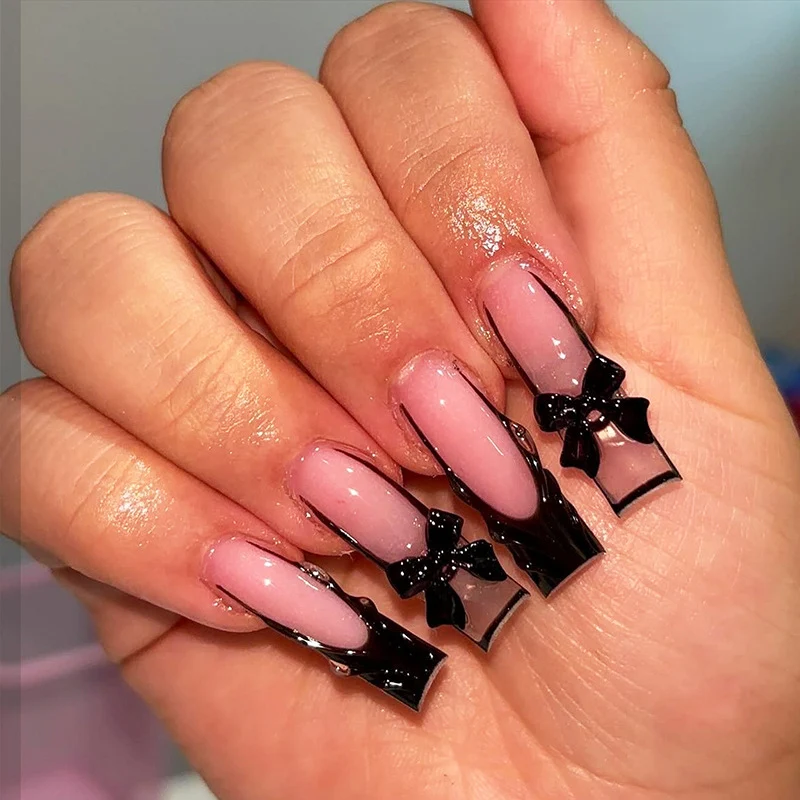Kreatives Kunstnagelset mit eleganten Schleifen- und Ombre-Effekten Karnz