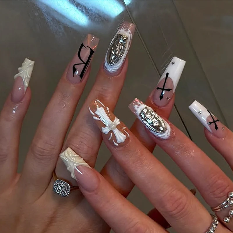 Kreatives Kunstnagelset mit eleganten Designs Karnz