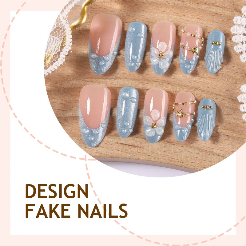 Kreatives Kunstnagelset mit eleganten Blüten- und Glitzerakzenten Karnz