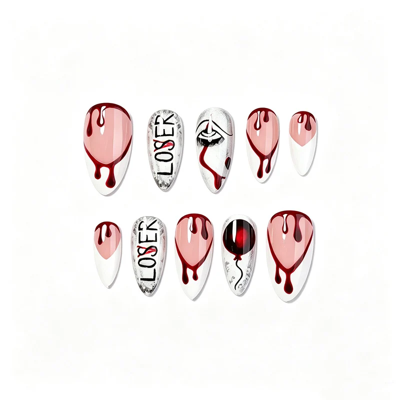 Kreatives Kunstnagelset mit blutigen und gruseligen Designs Karnz