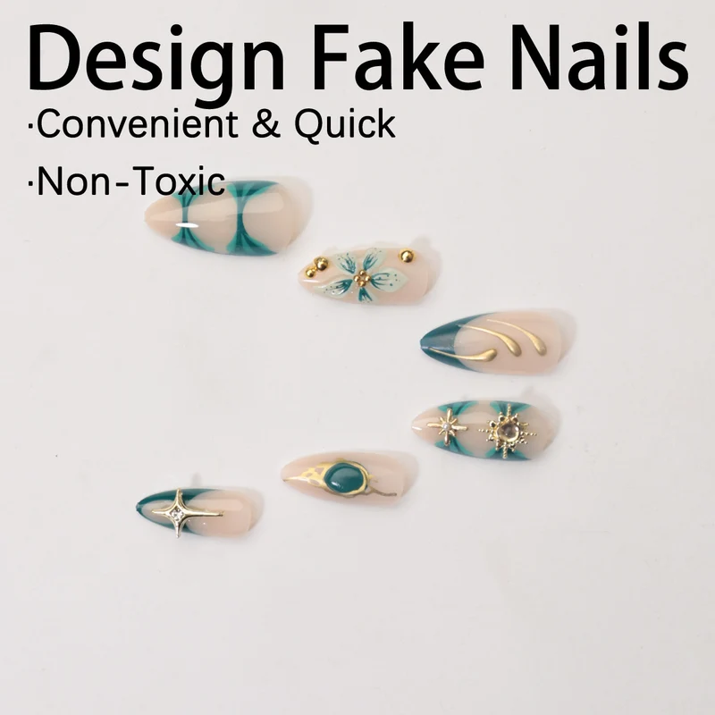 Kreatives Kunstnagelset mit aufwendigen Blumen- und Goldverzierungen Karnz