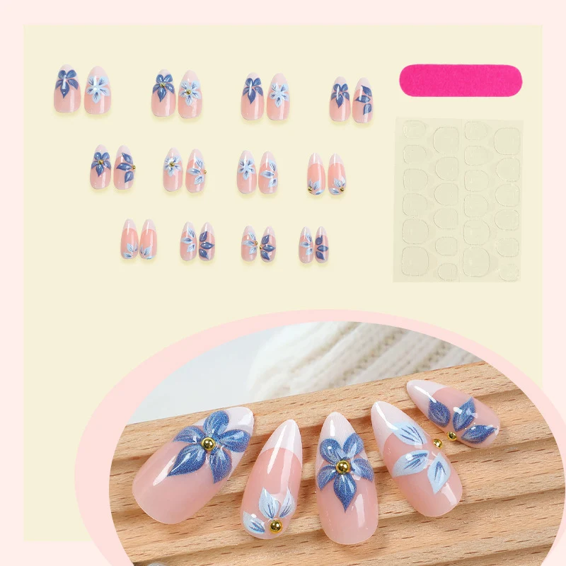 Kreatives Kunstnagelset mit aufwendigen Blumen-Designs Karnz