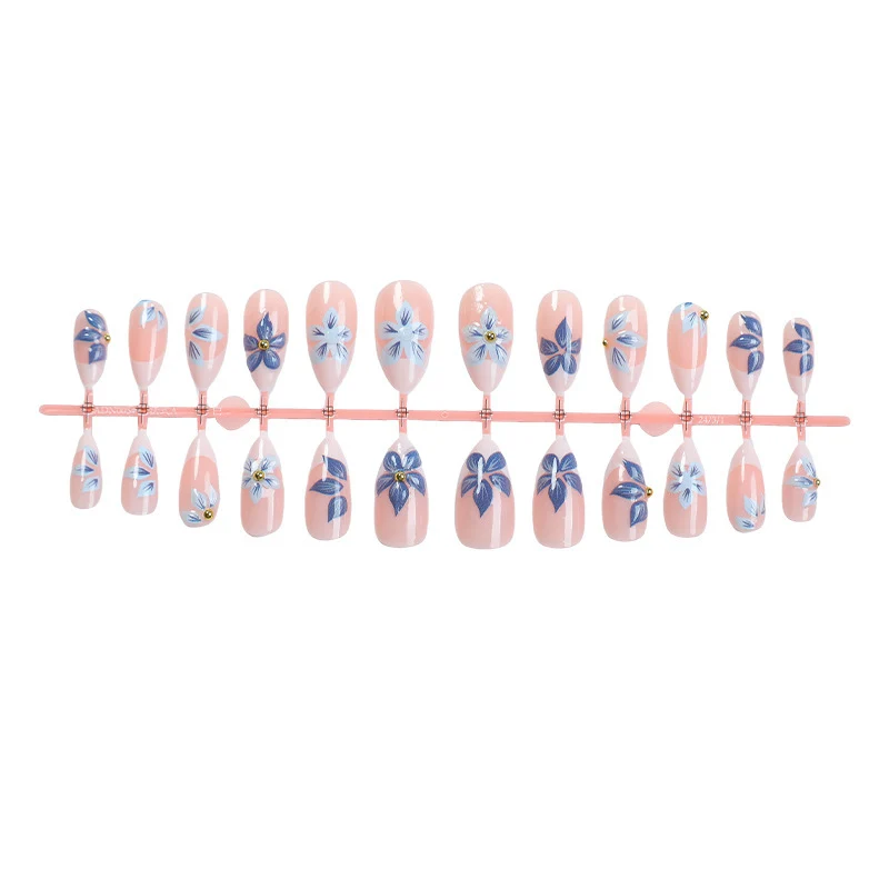 Kreatives Kunstnagelset mit aufwendigen Blumen-Designs Karnz