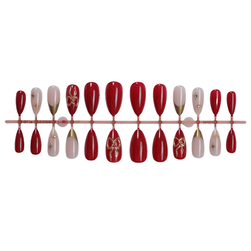 Kreatives Kunstnageldesign mit stilvollen Motiven Karnz