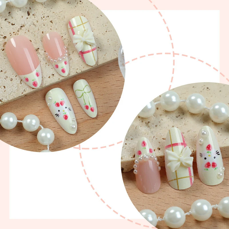 Kreativ gestaltetes Kunstnagelset mit floralen Motiven Karnz