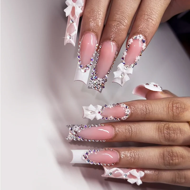 Glänzende und kreative Nagelkunst Karnz