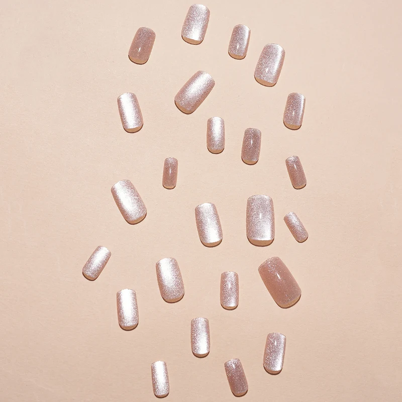 Glamouröses Kunstnagelset mit Glitzer- und Ombre-Effekt Karnz