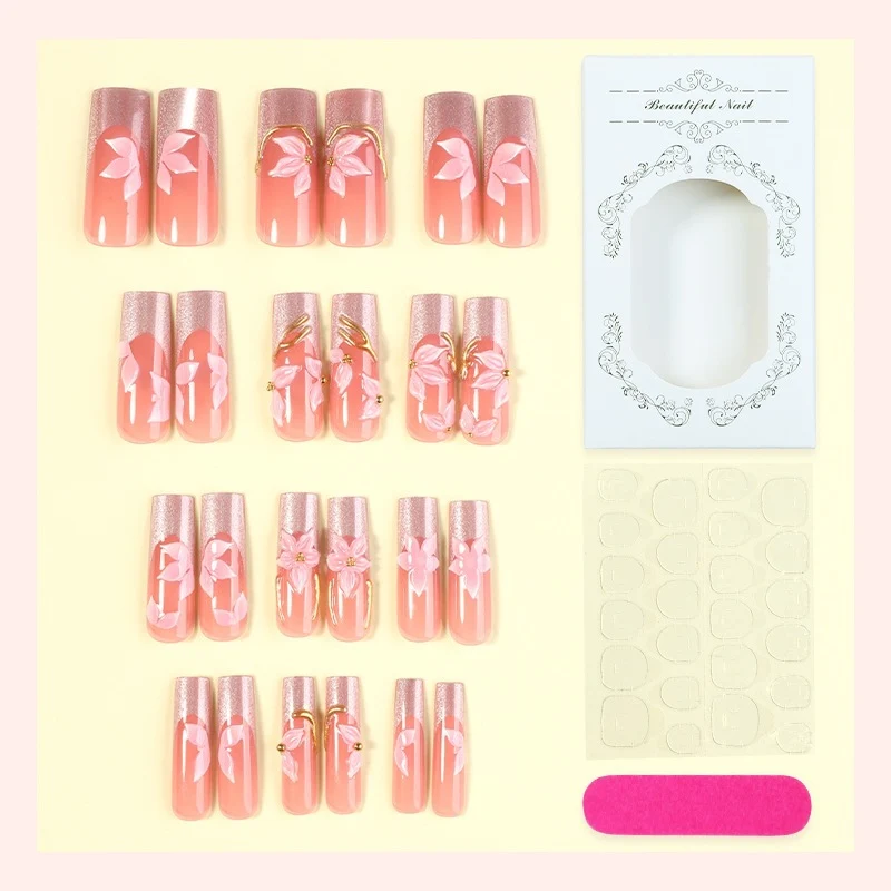 Elegantes Kunstnagelset mit floralen und Glitzerelementen Karnz