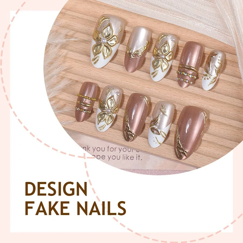 Designer Kunstnagelset mit floralen Akzenten und glitzernden Details Karnz