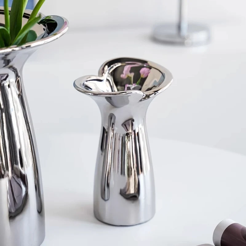 Elegante und moderne Keramikvase Karnz
