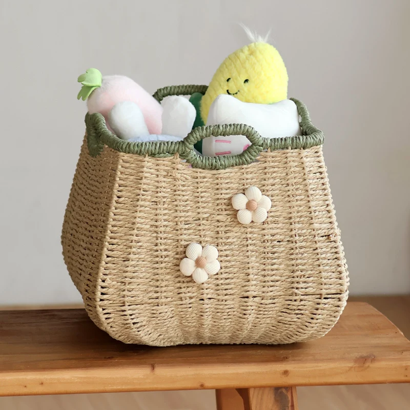 Handgefertigter Korb mit Blumenapplikation Karnz