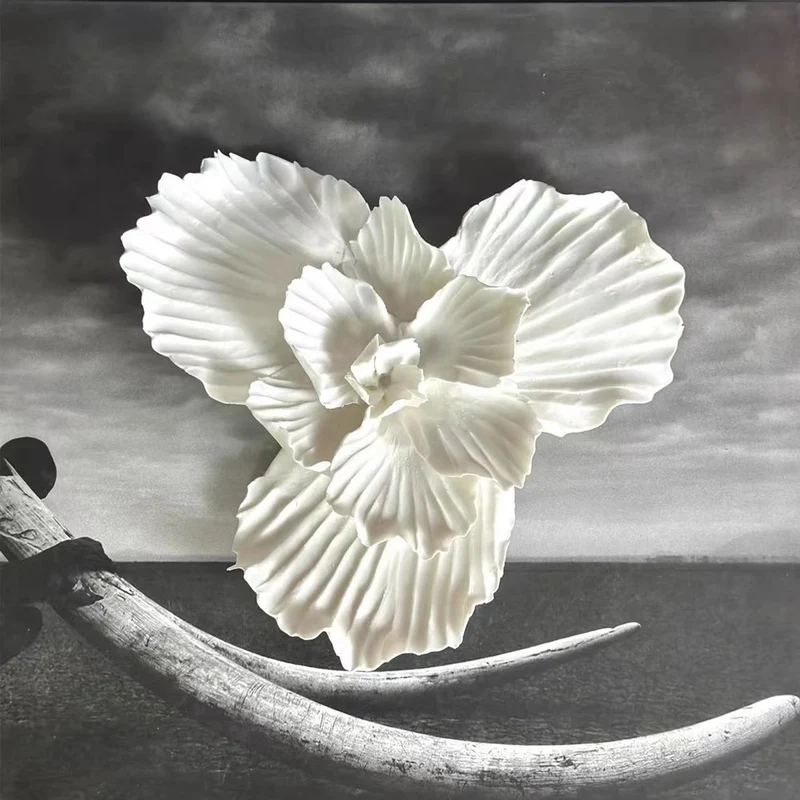 Elegante dekorative Blumen Skulptur