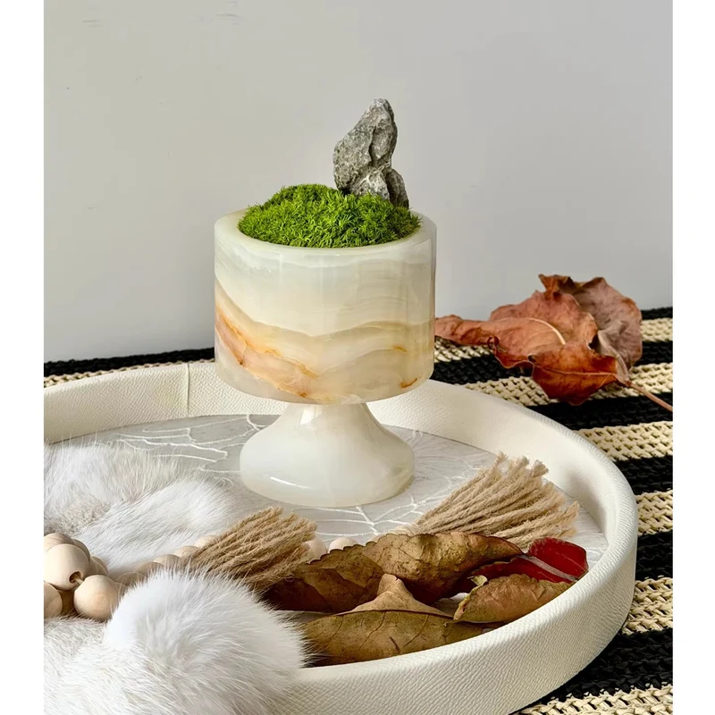 Dekorative Steingießkanne