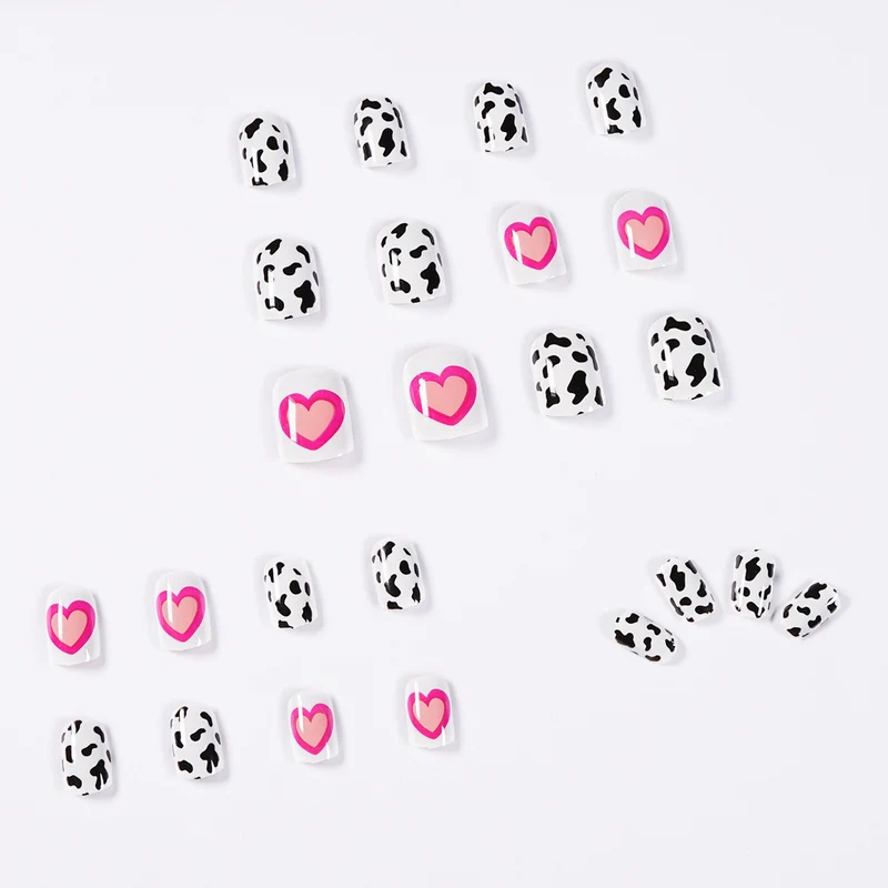 Kreative Nagelkunst mit Herz- und Tiermustermotiv Karnz